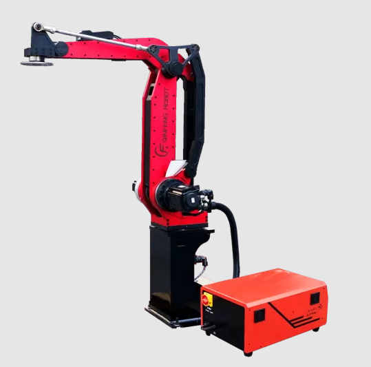 robô de estampagem industrial