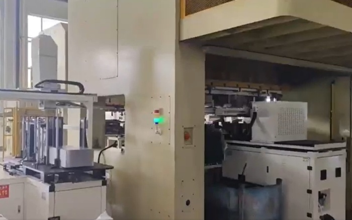 Linha de Estampagem Automatizada Multiestação com Robô de Transferência 3D