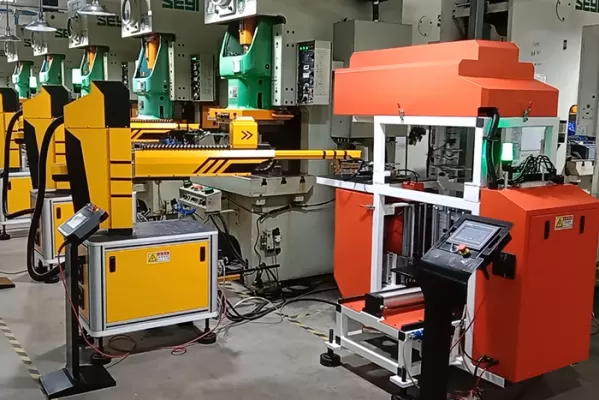 Soluções em robôs e manipuladores para estampagem na indústria médica